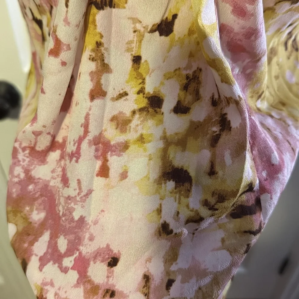 Patterned Blouse - Picture 2 of 4